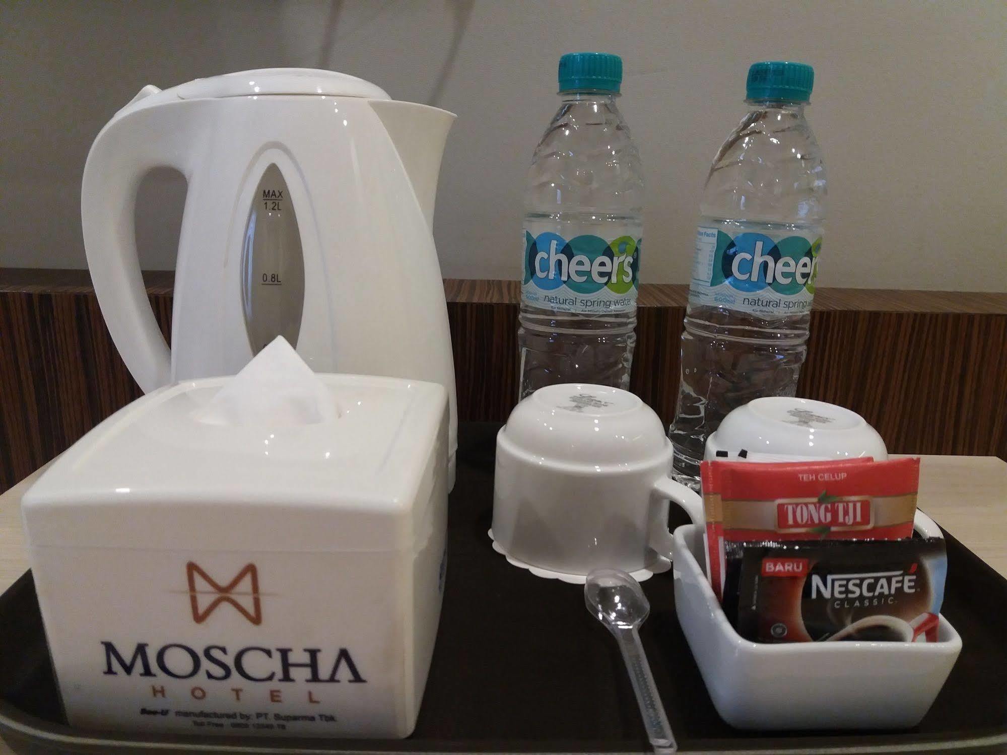 Moscha Hotel スラバヤ エクステリア 写真
