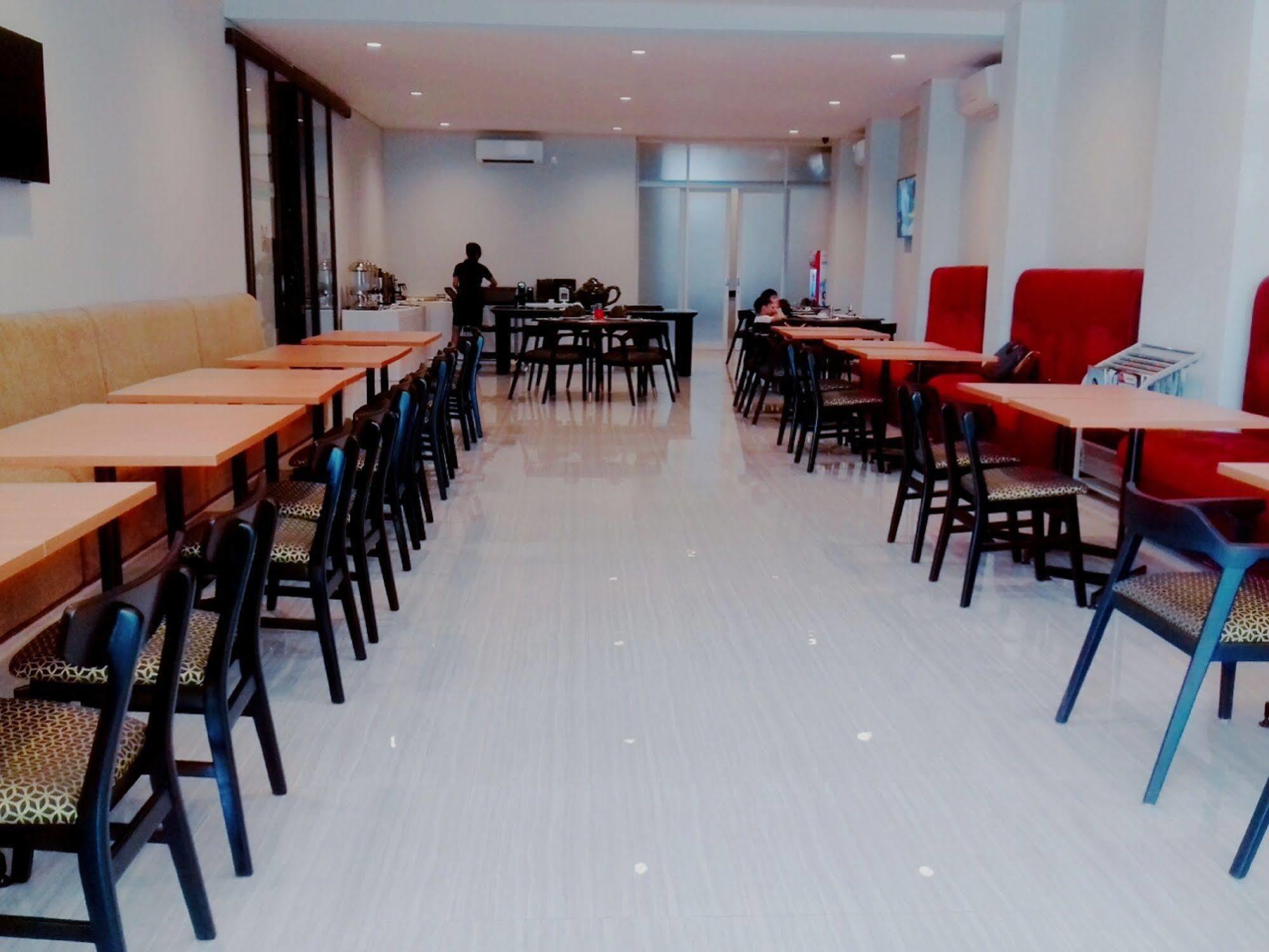 Moscha Hotel スラバヤ エクステリア 写真
