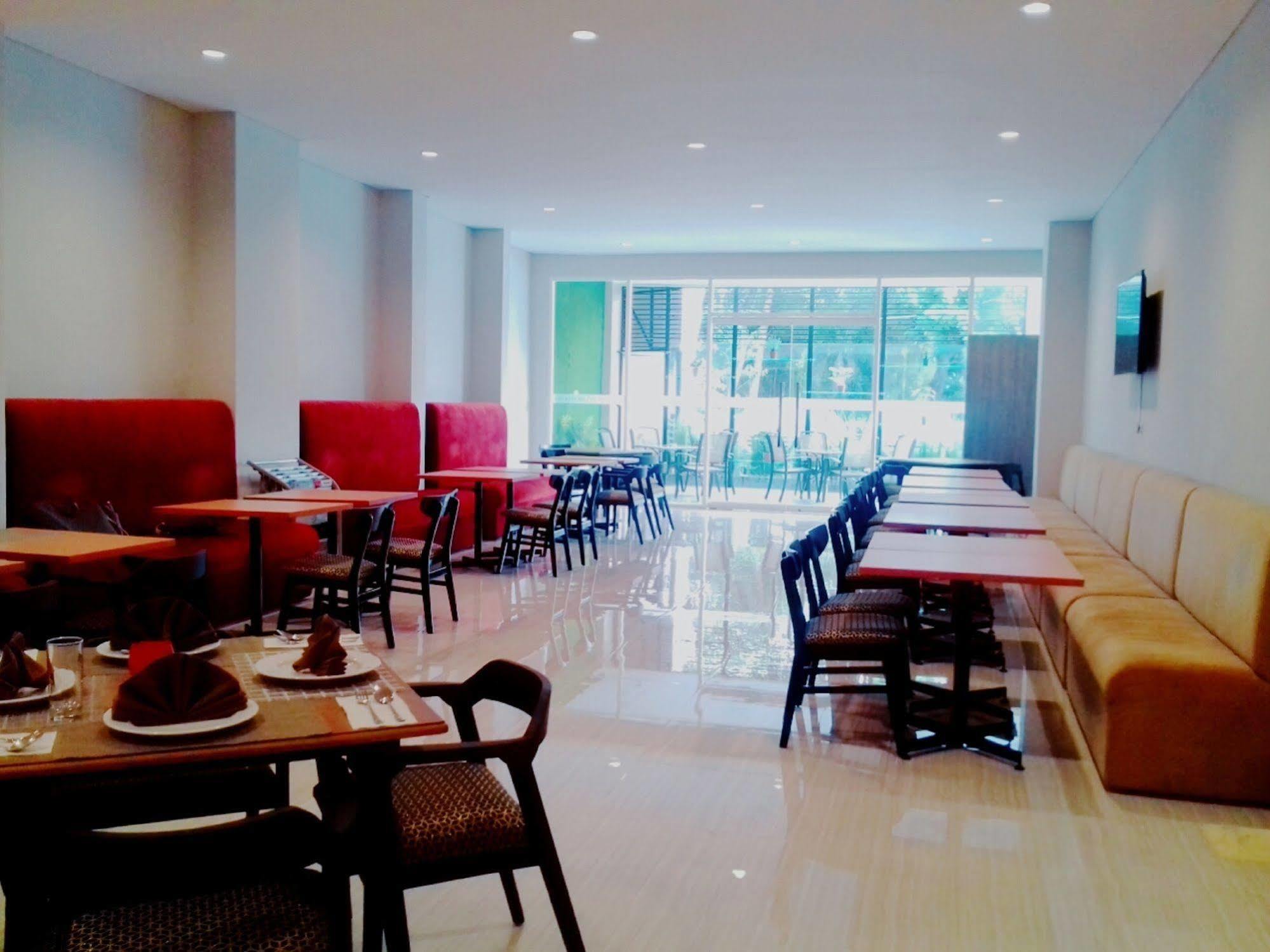 Moscha Hotel スラバヤ エクステリア 写真